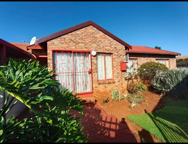 3 BEDROOM TOWNHOUSE FOR SALE IN CHANTELLE